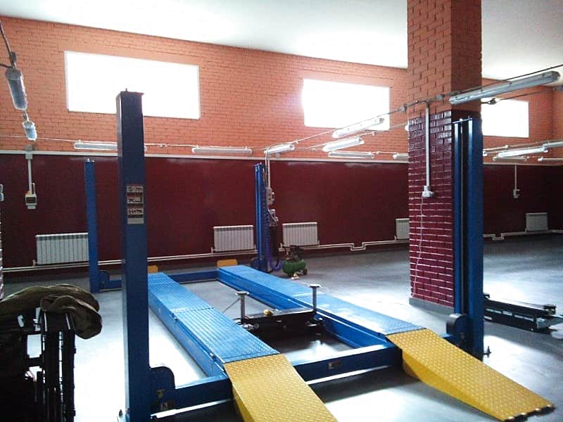 Первый заместитель министра И.Антонова посетила новое предприятие, оказывающее услуги в сфере авторемонта и строительства.