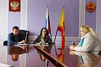 Первый заместитель министра здравоохранения Чувашии и глава администрации города Канаш провели прием граждан по личным вопросам (фото №2).