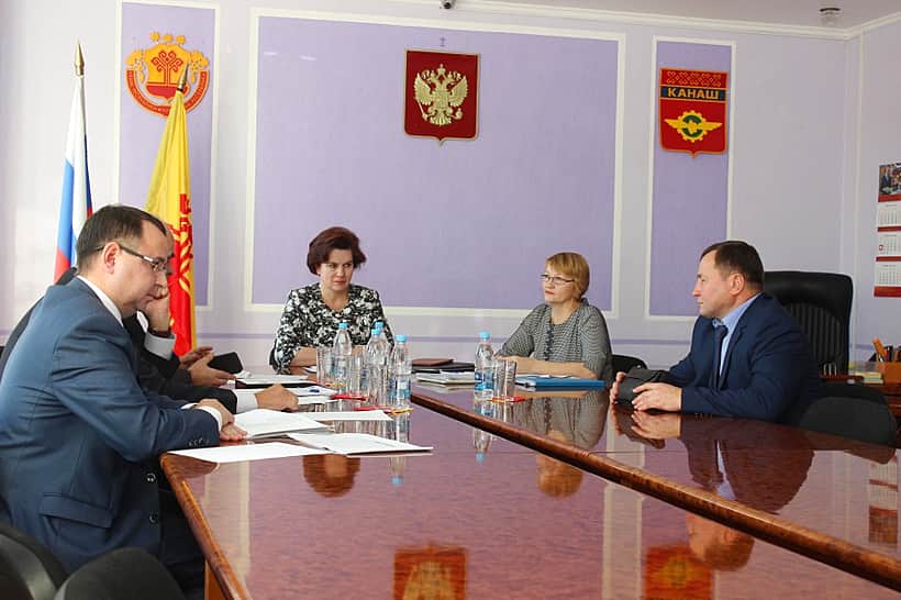 Победителем конкурса на замещение должности главы администрации города Канаш стал Владислав Васильевич Софронов.