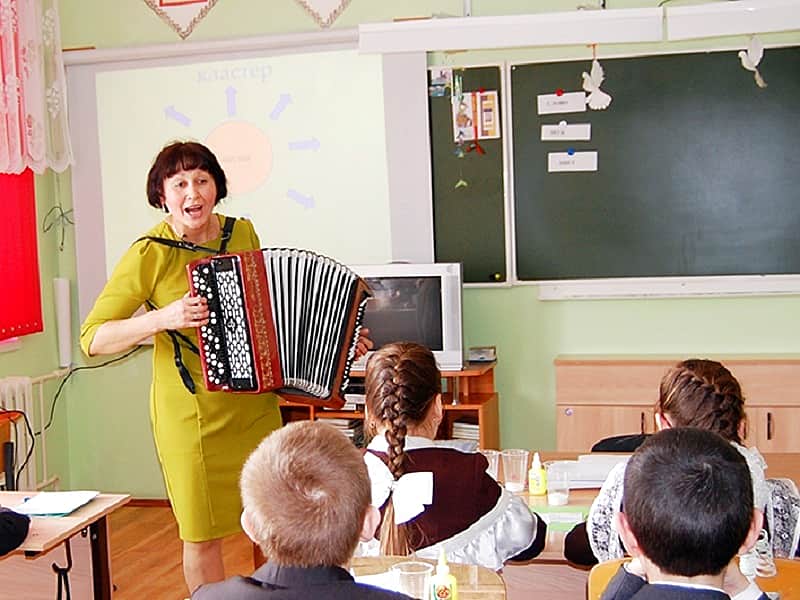 Почти половина учителей Чувашии получают меньше 15 тысяч рублей в месяц.