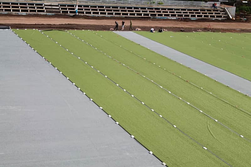 Пора шнуровать бутсы? В Канаше завершается строительство футбольного поля на стадионе «Локомотив».