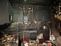 В Канаше в первый день нового года пожар уничтожил кухню, хозяйка отравилась (фото №1).