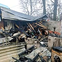 При сжигании мусора житель Канашского МО остался без бани, сарая и едва не лишился глаз. (фото №1).