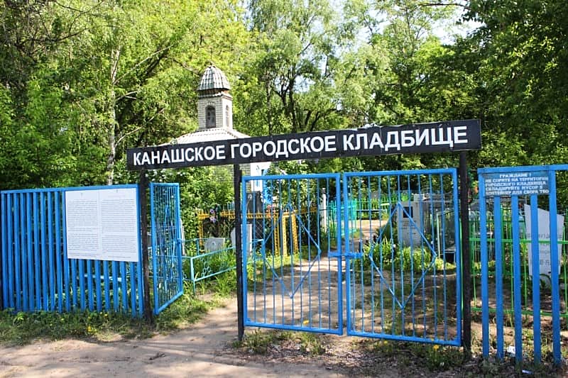 К православному празднику Троицы завершаются работы по благоустройству на городских кладбищах Канаша.