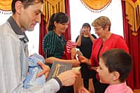 Праздник "Счастье вдвойне" прошёл во Дворце бракосочетаний города Канаш (фото №12).