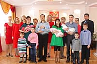 Праздник "Счастье вдвойне" прошёл во Дворце бракосочетаний города Канаш (фото №1).