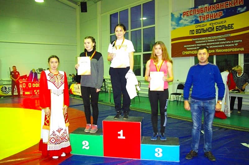 Представители сборной команды города Канаша четырежды поднимались на пьедестал почета первенства Чувашской Республики по спортивной борьбе среди спортсменов 2000-2001 гг.р.