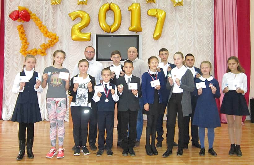 Представители Всероссийского физкультурно-спортивного комплекса «Готов к труду и обороне» (ГТО)» в городе Канаш вручили знаки отличия учащимся школы №7.