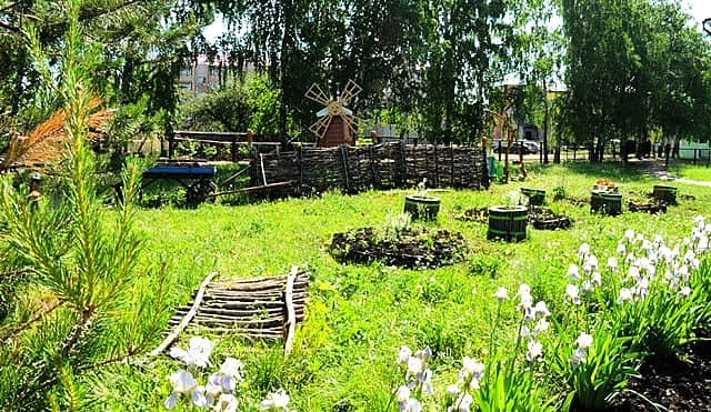 Пришкольный участок школы №11 - один из лучших в городе Канаш.