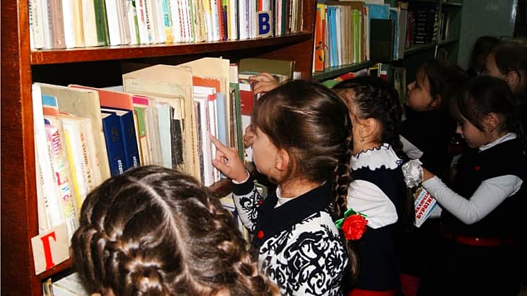 Привлечение младших школьников к книге и развития у них навыков чтения – одна из основных задач библиотекарей города Канаш.