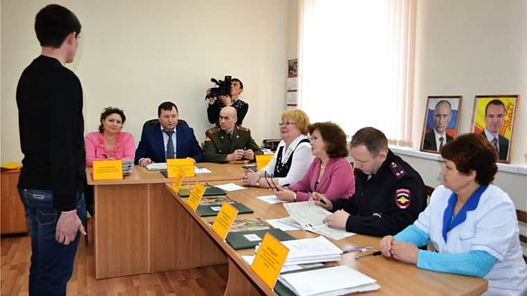 Призывники Канашского района желают служить в десантных войсках и спецназе.