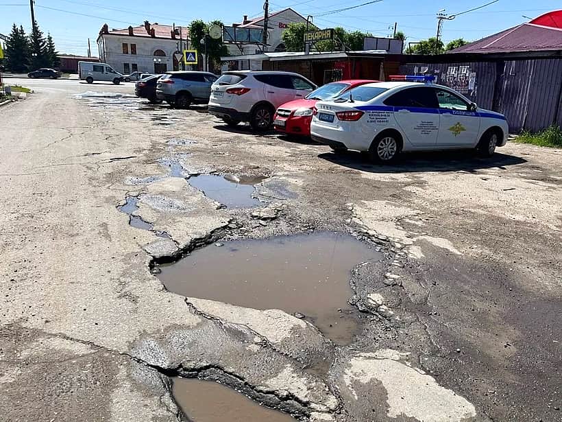 Прокуратурой совместно с ГИБДД проведена проверка состояния автомобильных дорог на территории г. Канаш.