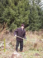 Работники культуры Вутабосинского сельского поселения в рамках осеннего месячника по благоустройству, озеленению, санитарной очистке населенных пунктов, благоустроили спортивную площадку (фото №5).