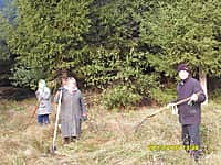 Работники культуры Вутабосинского сельского поселения в рамках осеннего месячника по благоустройству, озеленению, санитарной очистке населенных пунктов, благоустроили спортивную площадку (фото №9).