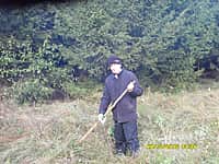 Работники культуры Вутабосинского сельского поселения в рамках осеннего месячника по благоустройству, озеленению, санитарной очистке населенных пунктов, благоустроили спортивную площадку (фото №10).