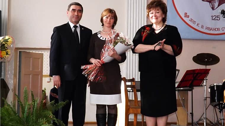 Работников торговли, бытового обслуживания и ЖКХ г. Канаш поздравил министр Владимир Филиппов.