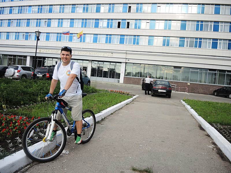 На работу – на велосипеде.