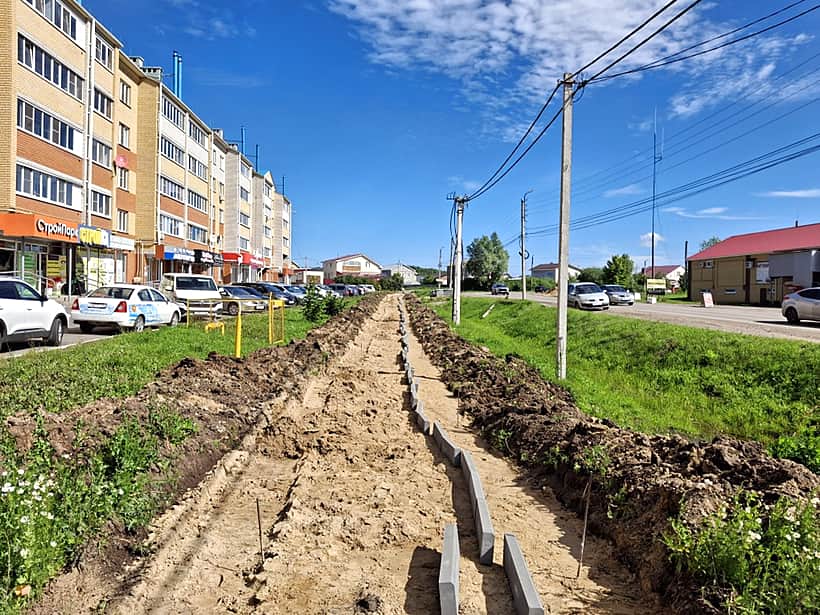 В Канаше начались работы по обустройству пешеходных тротуаров на улицах Машиностроителей и Раздольная.