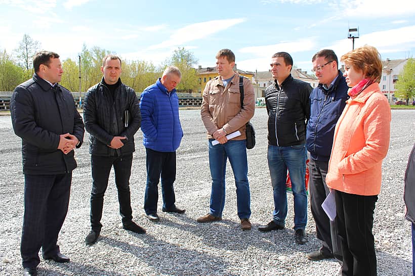 Работы по устройству футбольного поля стадиона «Локомотив» в Канаше должны завершить к 15 июня 2017 г.