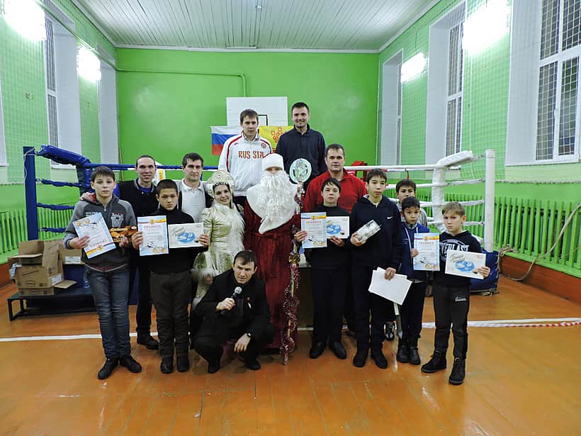 В рамках Декады спорта и здоровья боксеры города Канаша готовятся к очередному первенству Чувашской Республики среди юношей и девушек.