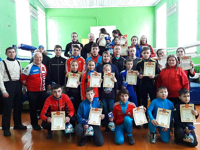 В рамках Декады спорта и здоровья лыжники-гонщики города Канаш приняли участие в традиционных соревнованиях на призы магазина «Строй-Сити».