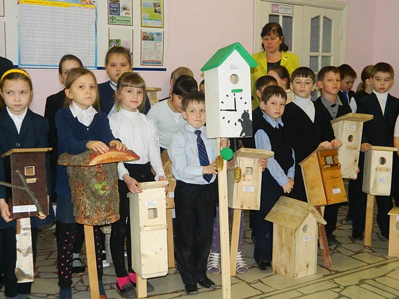 В рамках Года экологии по инициативе Канашского лесничества прошел конкурс на изготовление лучшего скворечника.