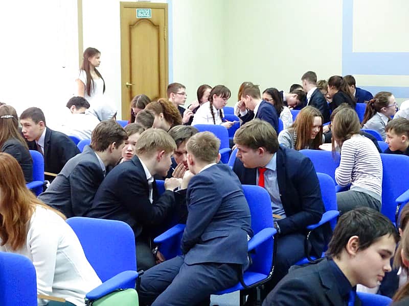 В рамках Интеллектуальной олимпиады ПФО команда учащихся школы №10 г.Канаша заняла 2 место в интеллектуально-развивающей игре "Что? Где? Когда?".