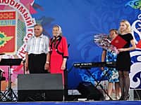 В рамках празднования Дня города на главной площади Канаш прошел праздник "Загляните в семейный альбом" (фото №4).