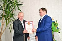 На расширенном совещании руководителей служб и отделов администрации, глав и специалистов сельских поселений Канашского района состоялось массовое награждение (фото №4).