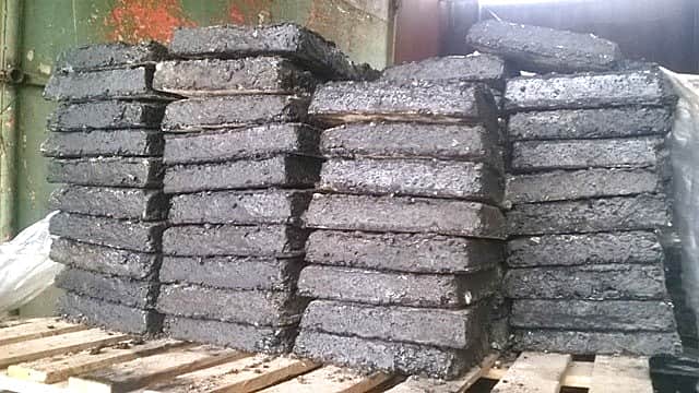 Для ремонта дорог в столице Чувашии завезена экспериментальная партия литого асфальта.