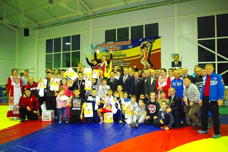 Сборная команда города Канаша завоевала 8 медалей ежегодного открытого республиканского турнира по вольной борьбе памяти Г.Н. Смирнова.