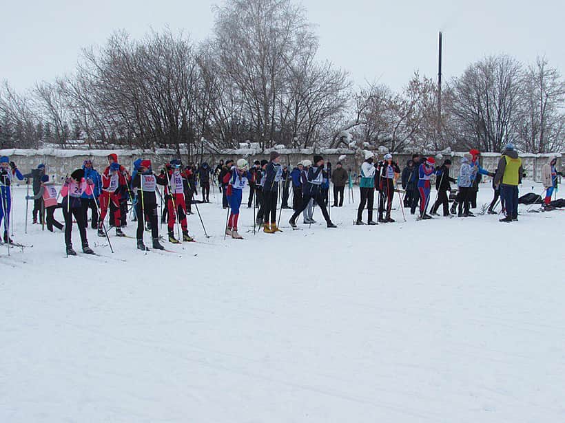 Сборная команда города Канаша на пьедестале почета соревнований по лыжным гонкам в зачет XIX Спартакиады школьников на кубок Главы Чувашской Республики.
