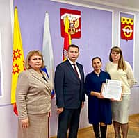 Членам семей бойцов СВО в Канаше вручили сертификаты на земельные участки. (фото №1).