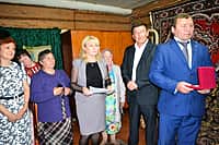 Семья Волковых, живущая в браке 61 год в д. Сеспель Канашского района, удостоилась Государственной награды Чувашской Республики – ордена "За любовь и верность" (фото №4).