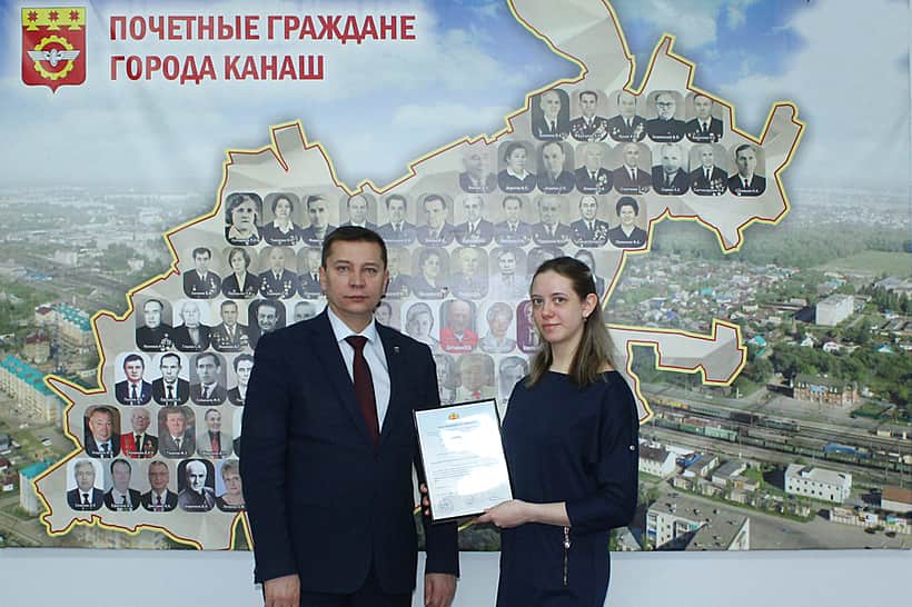 Вручен очередной сертификат на приобретение жилья для детей-сирот и детей, оставшихся без попечения родителей.