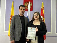 В Канашском МО состоялась церемония вручения сертификатов на социальные выплаты для детей-сирот. (фото №1).