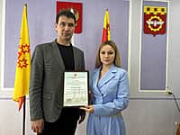 В Канашском МО состоялась церемония вручения сертификатов на социальные выплаты для детей-сирот. (фото №3).