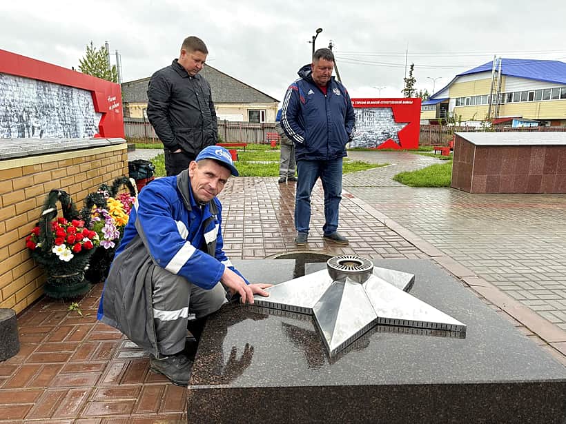 Вечный огонь установлен в селе Шихазаны на территории Парка Победы.