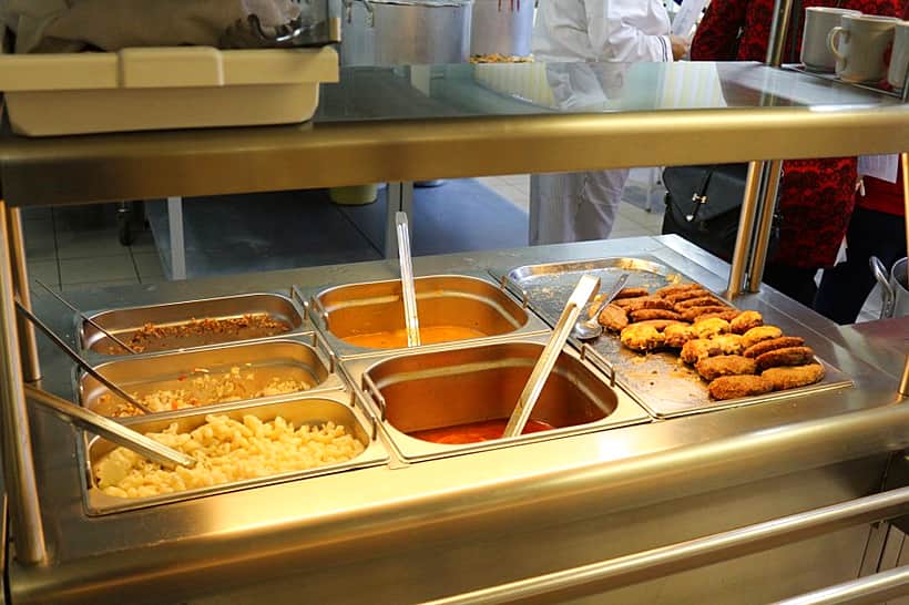 В школах города Чебоксары внедряется питание по системе свободного выбора блюд.