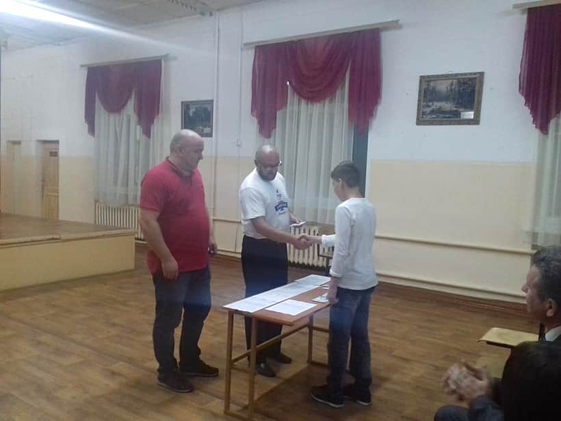 В школах города Канаш проходят торжественные вручения знаков и удостоверений Всероссийского физкультурно-спортивного комплекса «Готов к труду и обороне».