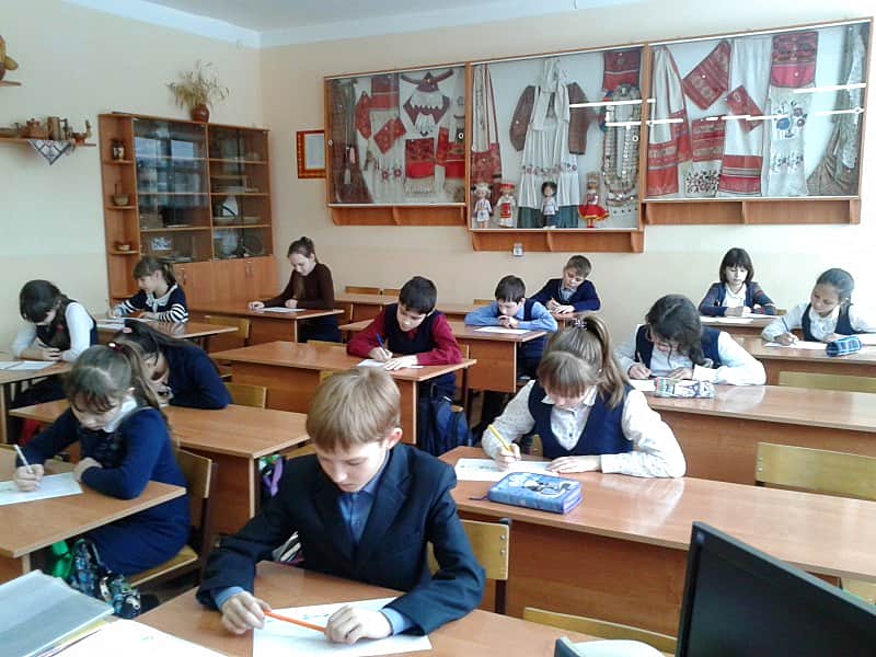 Школьники города Канаш приняли активное участие во всероссийской игре "Чувашская ласточка".