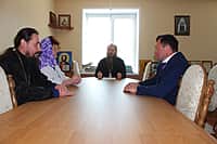 В.В. Софронов, глава администрации города, провел рабочую встречу с Преосвященнейшим Стефаном, епископом Канашским и Янтиковским (фото №1).
