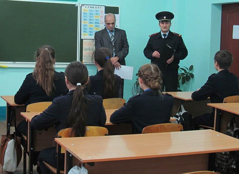 Сотрудники полиции ОВД города Канаш рассказали школьникам о своей профессии.