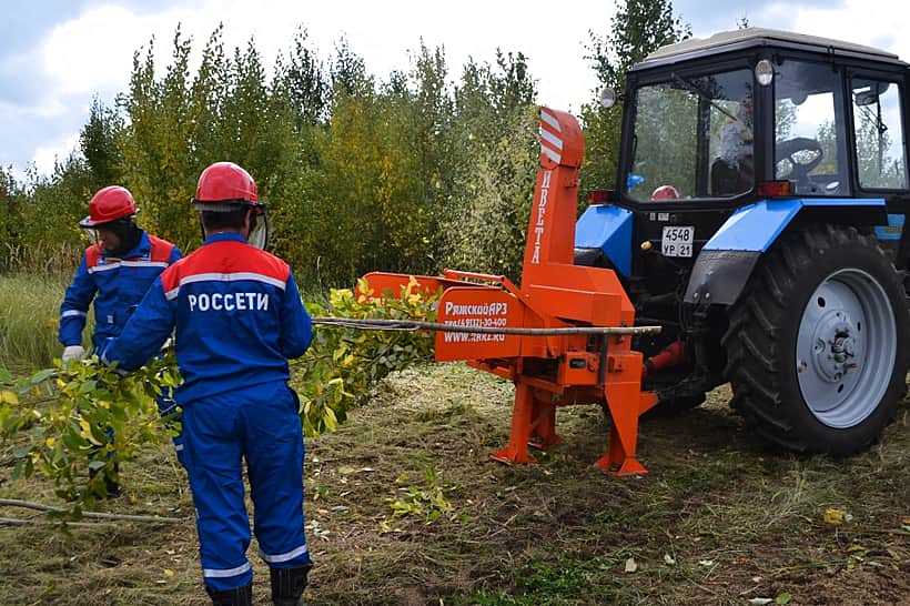 Специалисты филиала "Чувашэнерго" продолжают работу по расчистке трасс воздушных линий электропередачи.