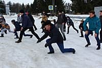 Спортивный флэш-моб на Центральной площади города Канаш в рамках Дня защитника Отечества (фото №3).