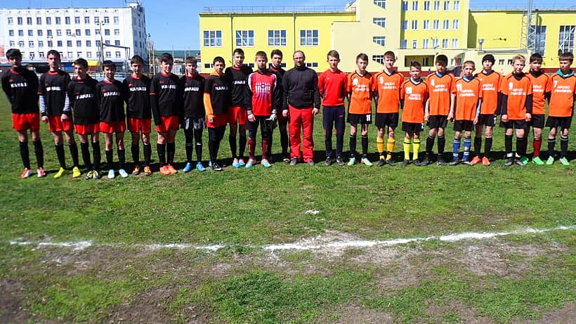 Стадион «Локомотив» города Канаша принял участников турнира клуба "Кожаный мяч".