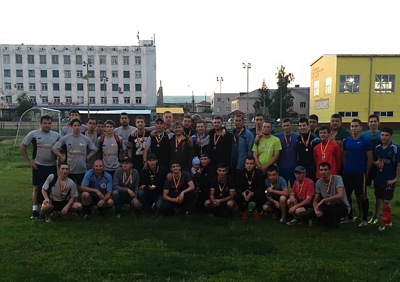 На стадионе «Локомотив» завершились игры чемпионата города Канаша по футболу среди взрослых команд сезона 2015 года. В финальном раунде окончательное распределение мест разыграли три лучших коллектива.