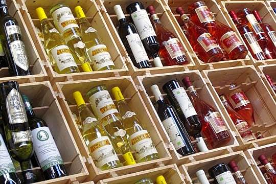 Старт онлайн-продаж алкоголя перенесен Минфином на начало 2019 года.