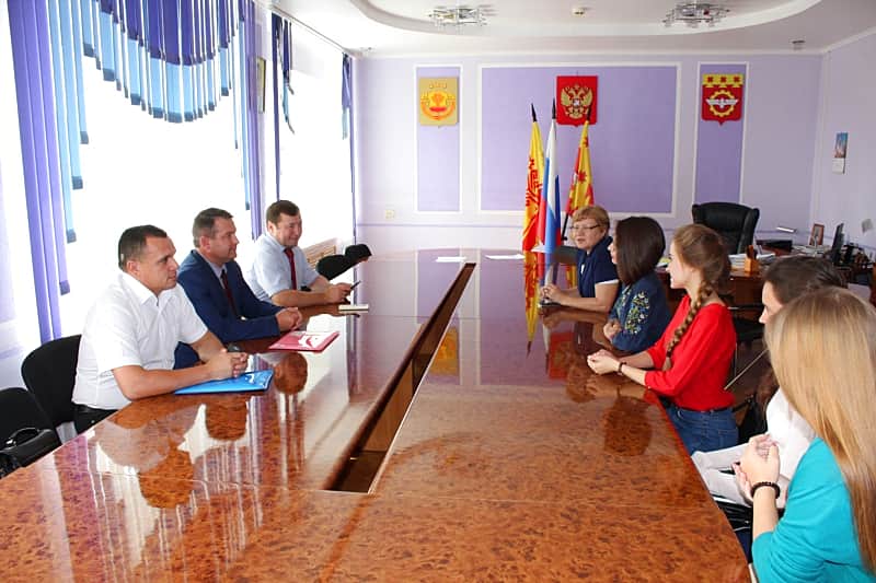 Со студентами первого курса ЧГПУ им. И.Я. Яковлева, поступившими на места в пределах квоты целевого приема, встретился глава администрации города.