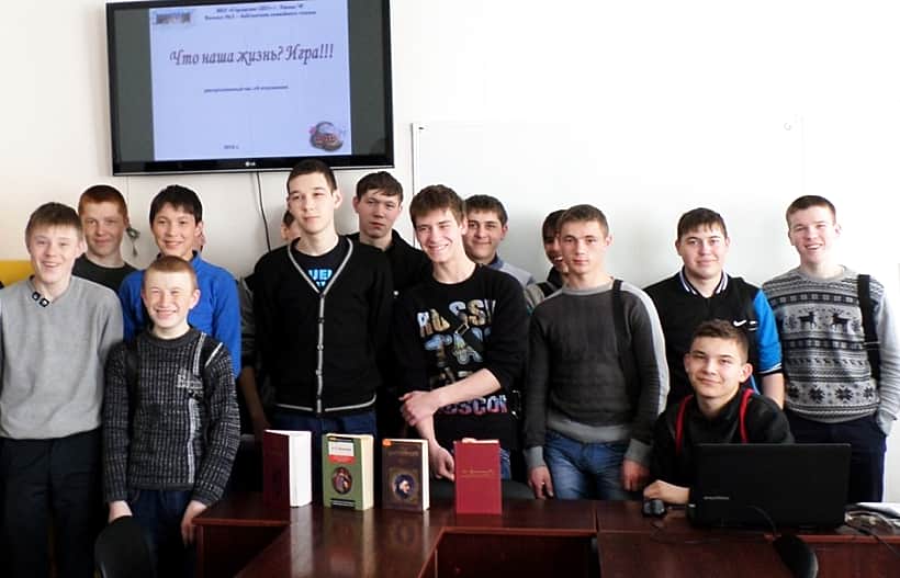 Для студентов Канашского строительного техникума провели дискуссионный час "Что наша жизнь? Игра!!!".